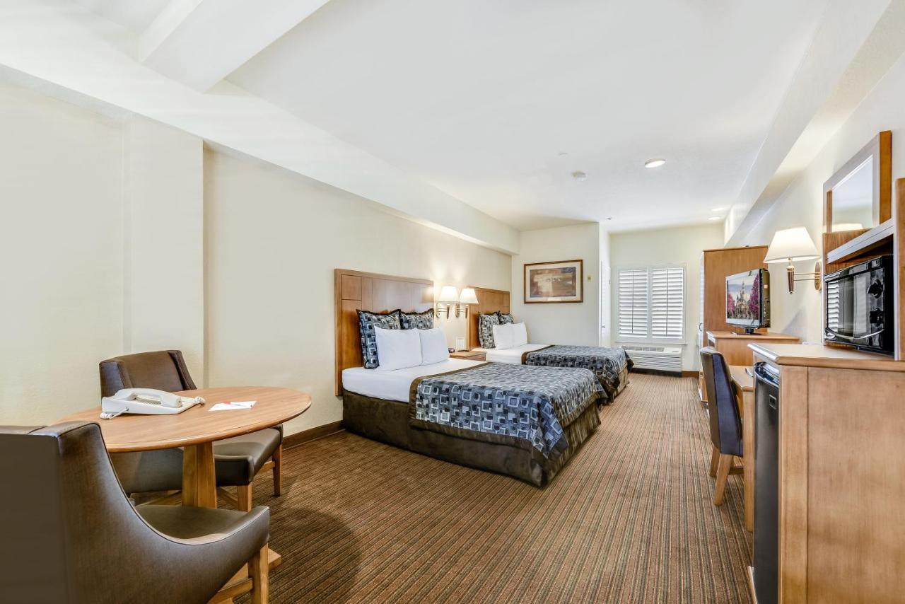 Anaheim Desert Inn & Suites מראה חיצוני תמונה